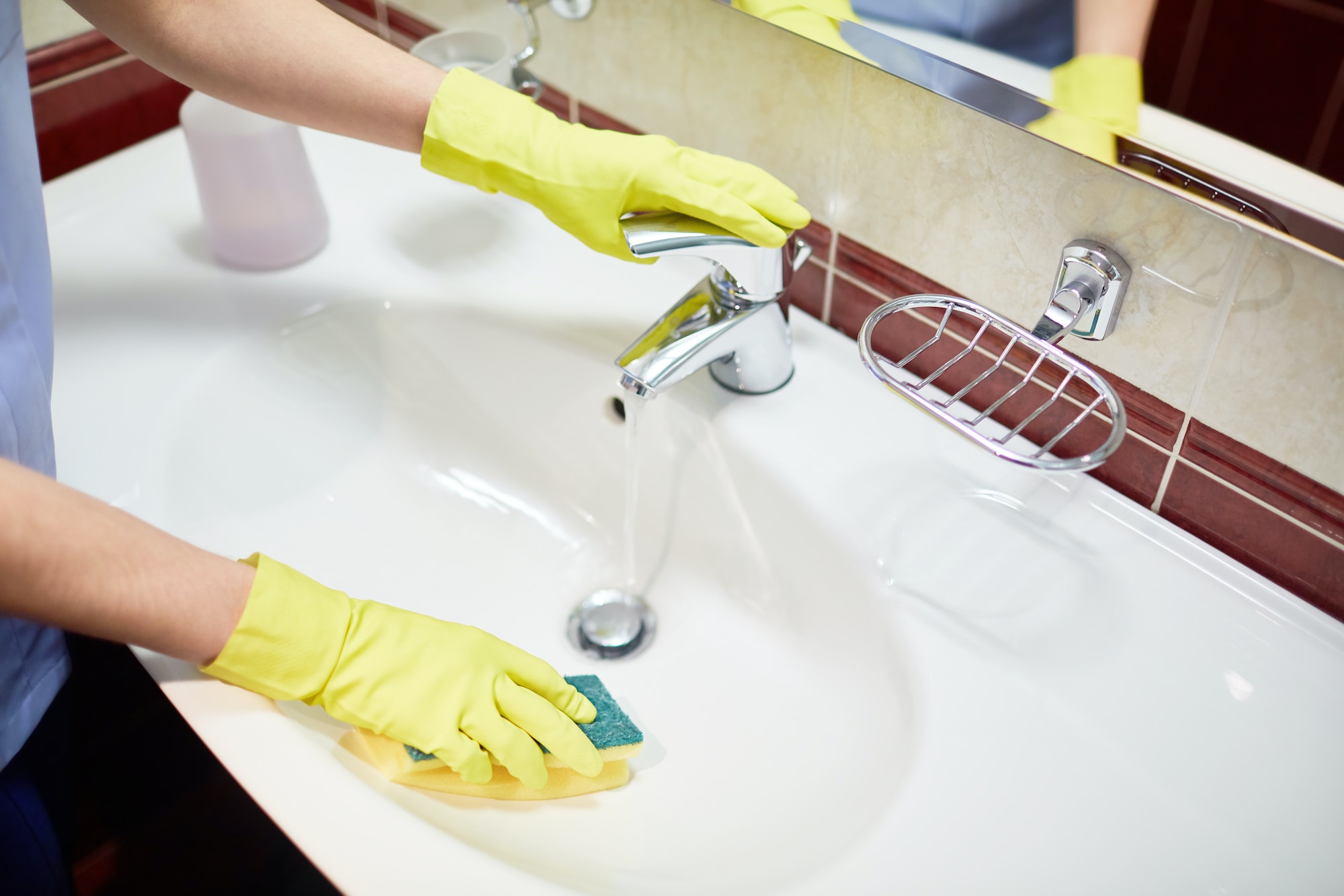 Cleaning sink in bathroom